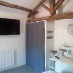 Des Vignes D Hotes Et En Vendee Piscine Chauffee Bed & Breakfast