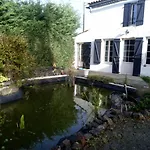 Des Vignes D Hotes Et En Vendee Piscine Chauffee Bed & Breakfast *