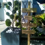 Mas Des Vignes Piscine Chauffee Bed & Breakfast