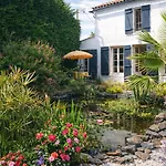Des Vignes D Hotes Et En Vendee Piscine Chauffee Le Champ-Saint-Pere
