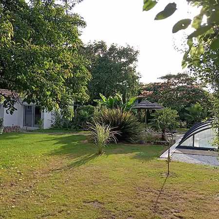 Mas Des Vignes Piscine Chauffee Bed & Breakfast *