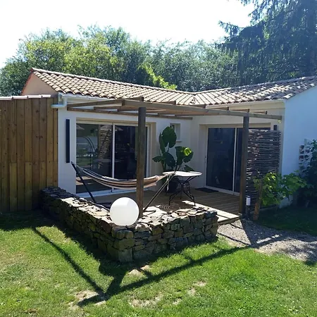Des Vignes D Hotes Et En Vendee Piscine Chauffee Frühstückspension *