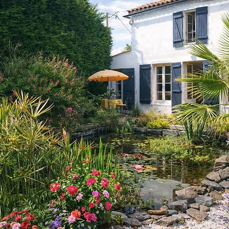 Des Vignes D Hotes Et En Vendee Piscine Chauffee Le Champ-Saint-Père