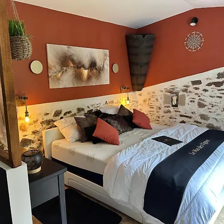 Bed & Breakfast Des Vignes D Hotes Et En Vendee Piscine Chauffee