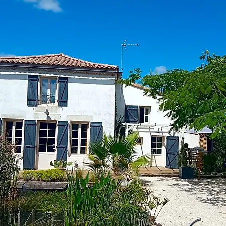 Des Vignes D Hotes Et En Vendee Piscine Chauffee Panzió *