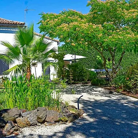 Des Vignes D Hotes Et En Vendee Piscine Chauffee Bed & Breakfast *
