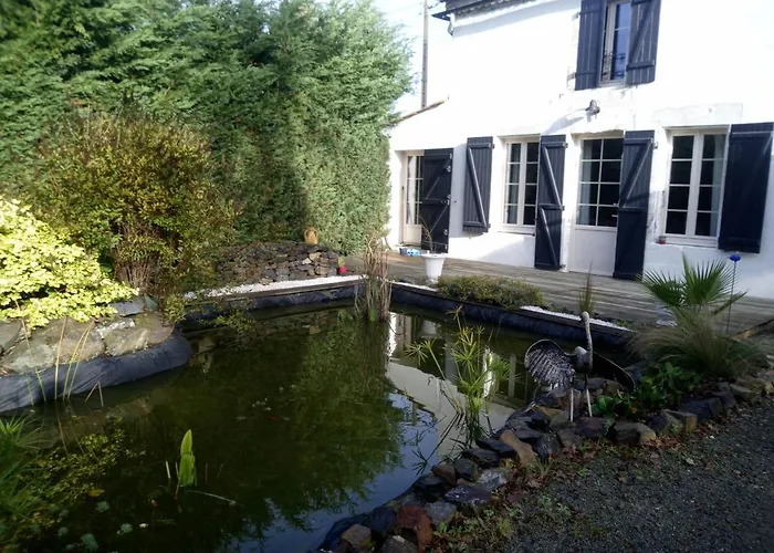 Mas Des Vignes Piscine Chauffee Bed & Breakfast *