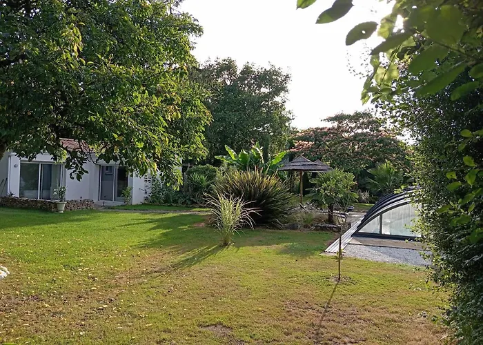 Mas Des Vignes Piscine Chauffee Bed & Breakfast *